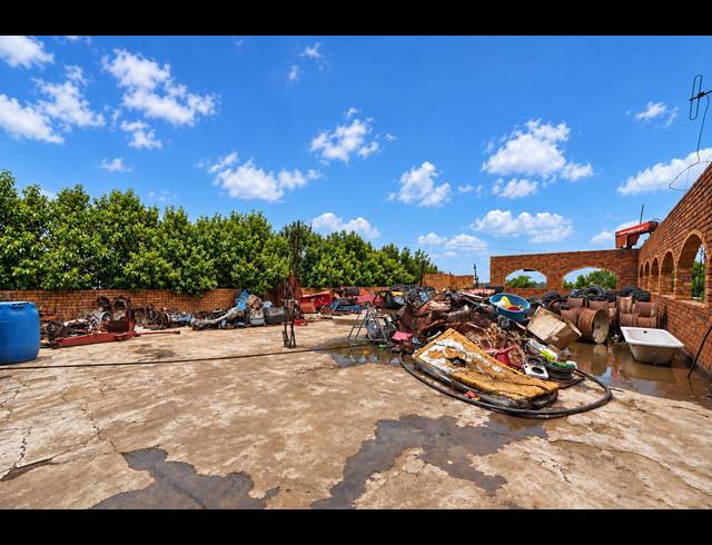 340M² WAREHOUSE FOR SALE IN PETIT